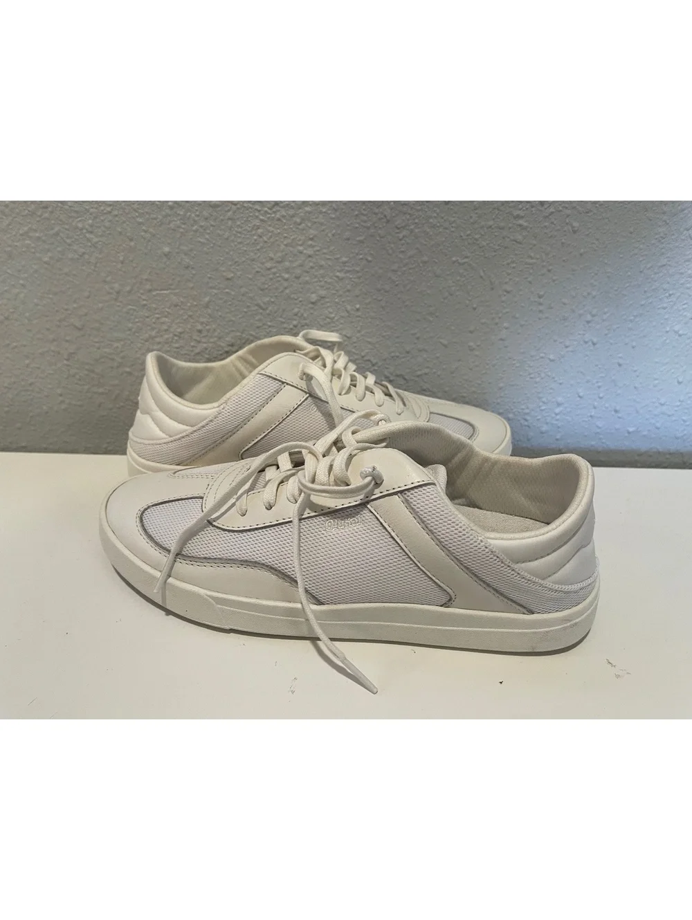 Olukai White Leather and Textile Sneakers US 8.5 / EUR 38.5
